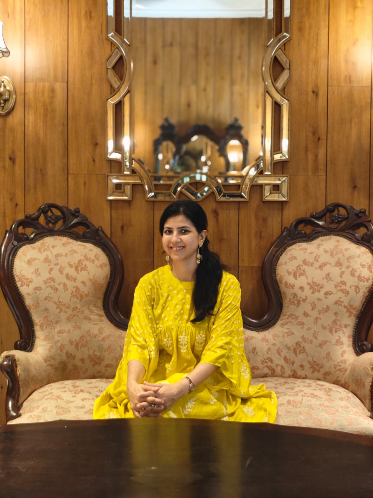 Golden Strokesss Artist - Creator of luxury gold leaf paintings